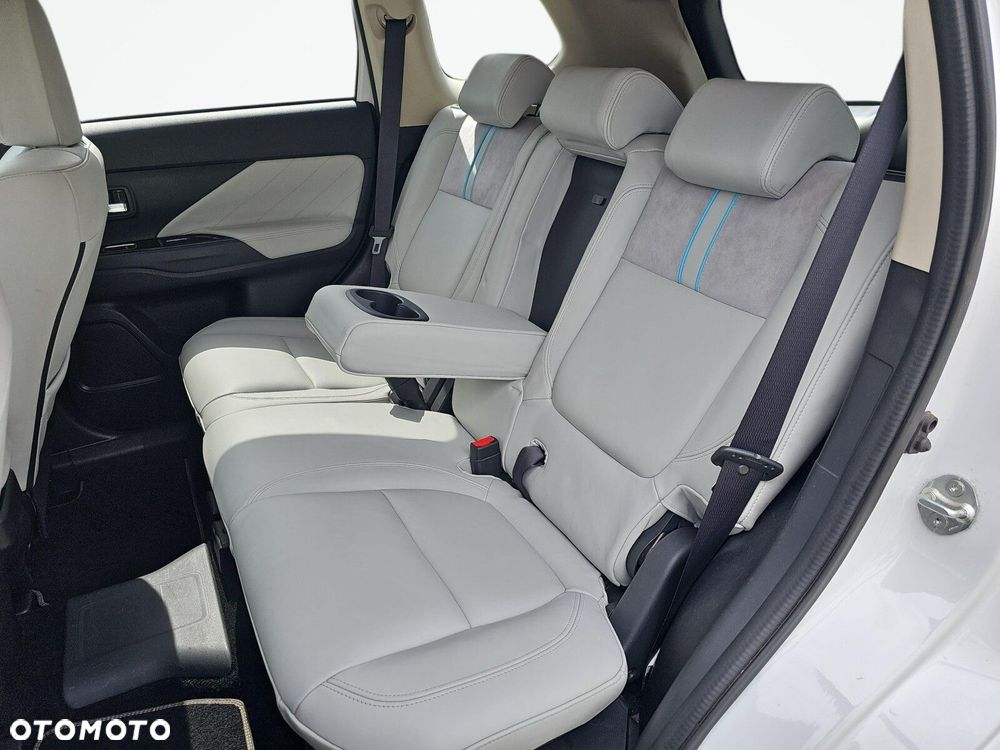 Mitsubishi Outlander - 30