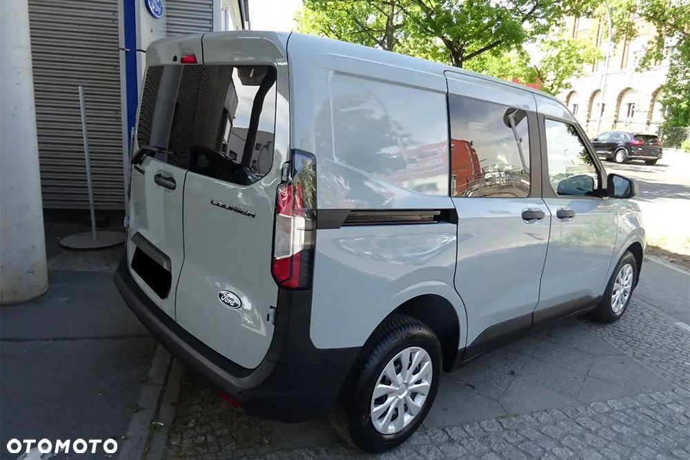 Ford Transit Courier - 8
