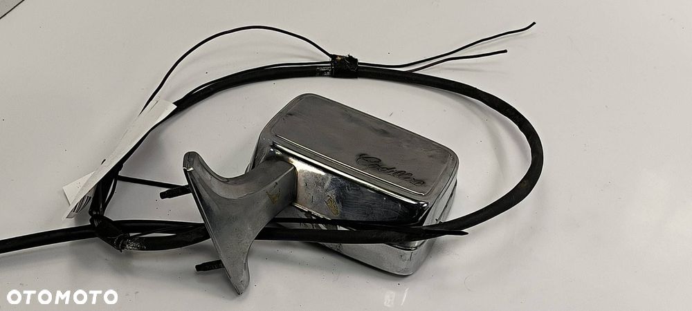 LUSTERKO LEWE CADILLAC ELDORADO - 3