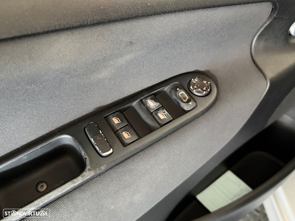 Peugeot 207 1.4 16V Premium - 15