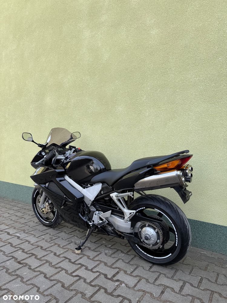 Honda VFR - 19