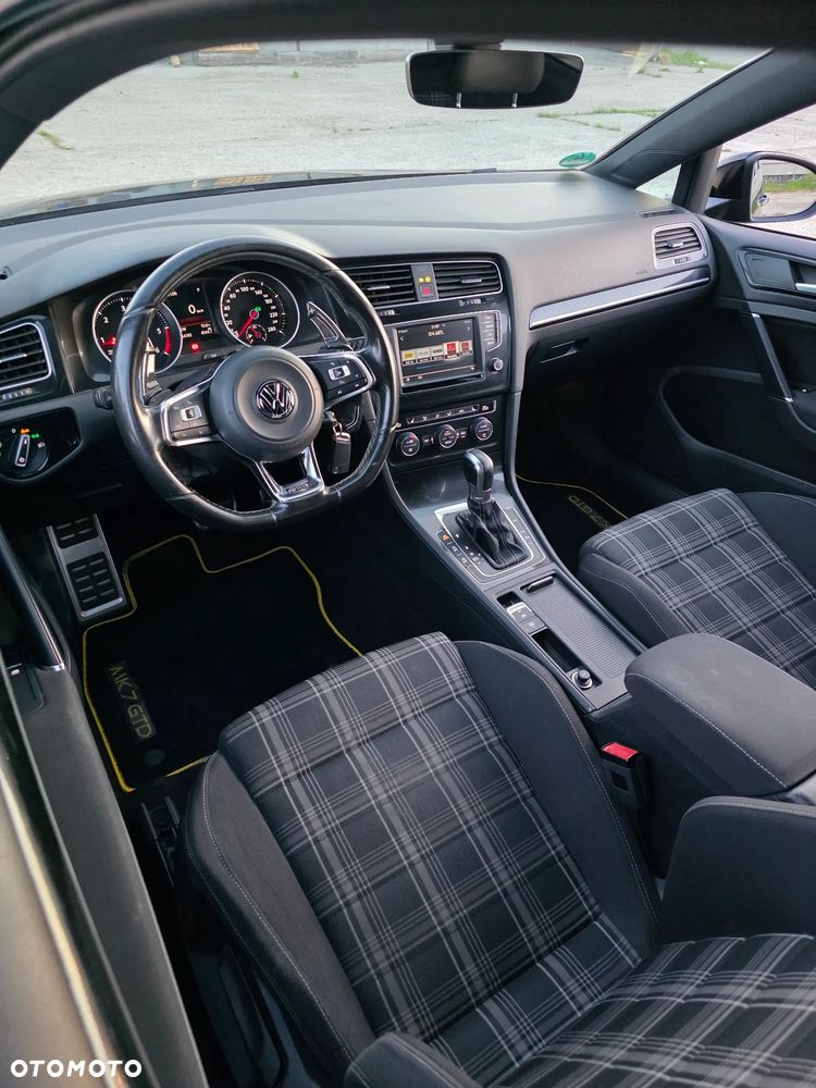 Volkswagen Golf - 5