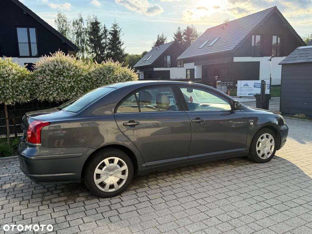Toyota Avensis 2.2 D-4D Prestige - 2