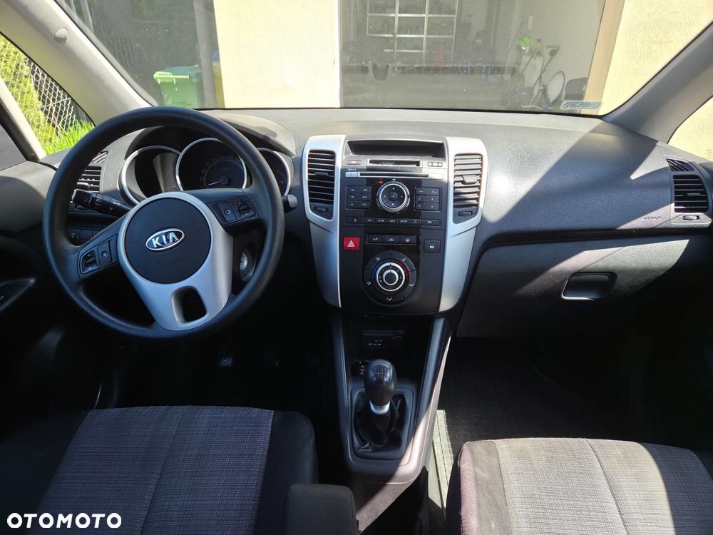 Kia Venga 2011 photo 3