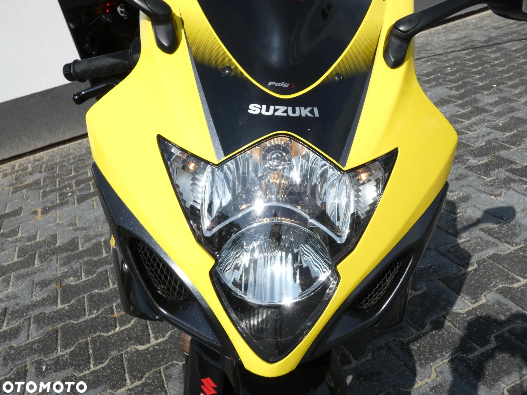 Suzuki GSX-R - 15