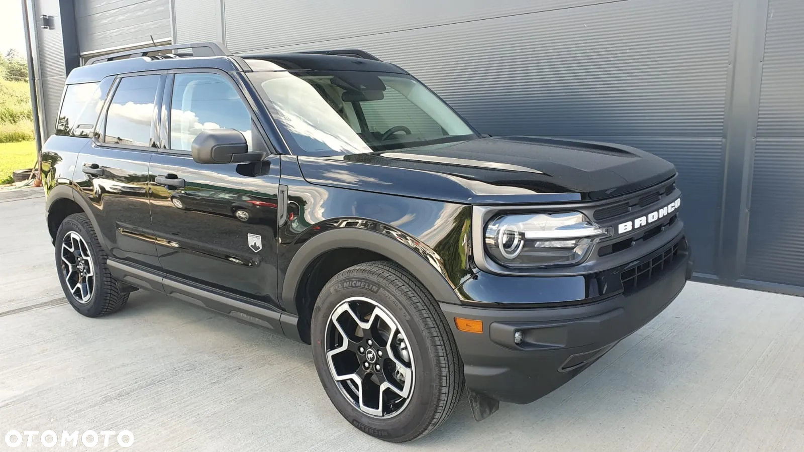 Ford Bronco - 5