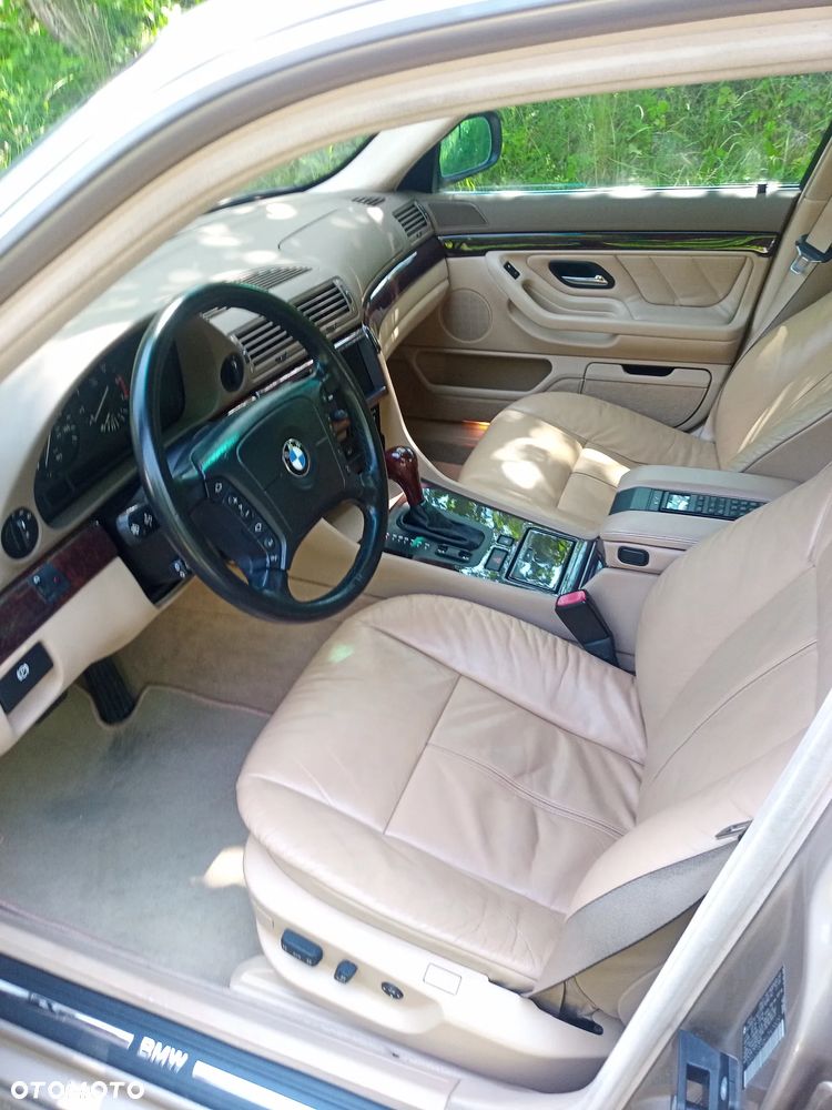 BMW Seria 7 740i - 6