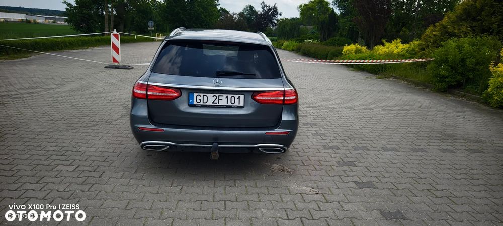 Mercedes-Benz Klasa E 220 d 4-Matic 9G-TRONIC - 29