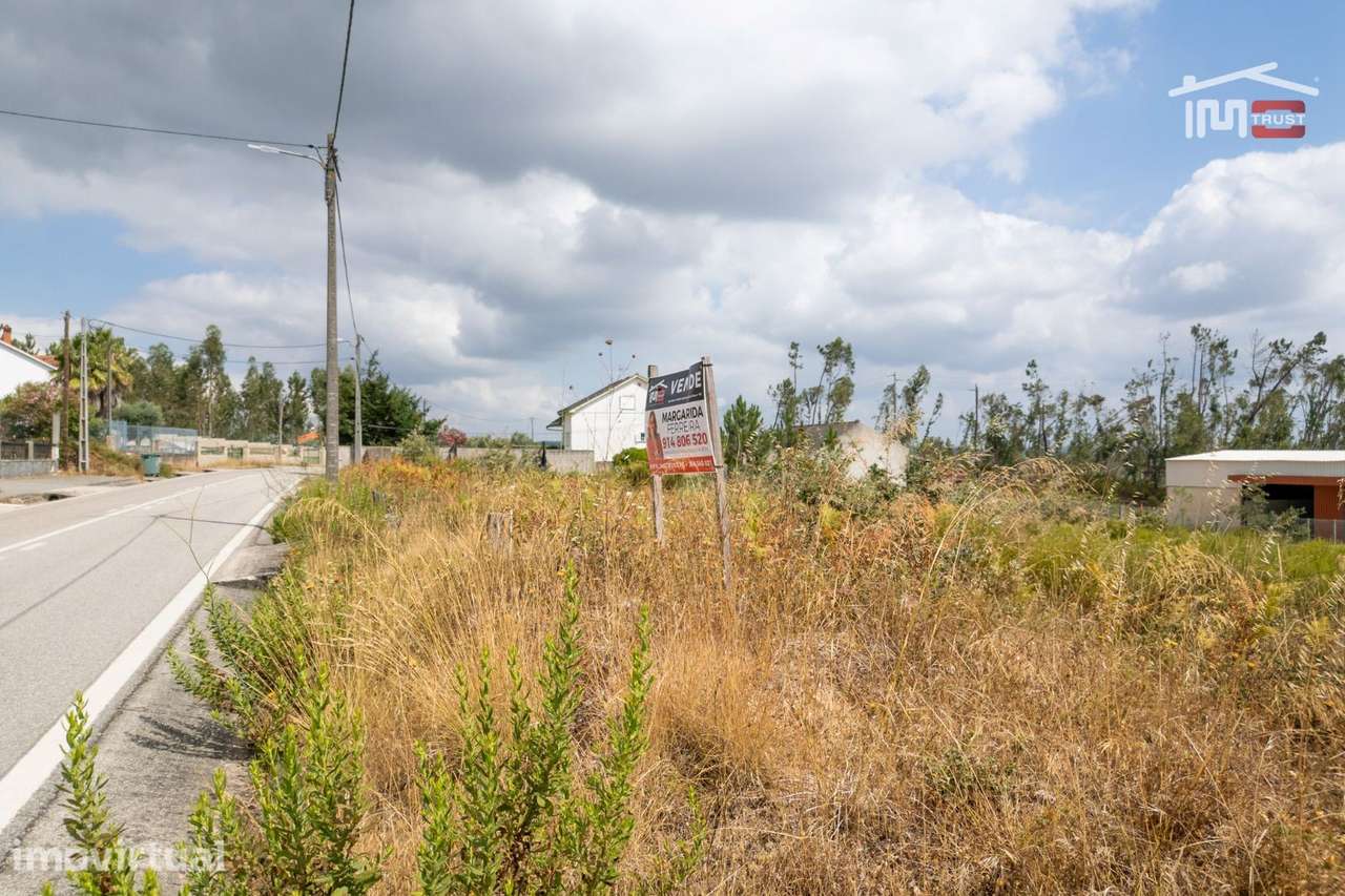 TERRENO COM 1670 m² E UMA ÁREA CONSTRUTIVEL DE 670 m² EM OURÉM - Grande imagem: 4/16
