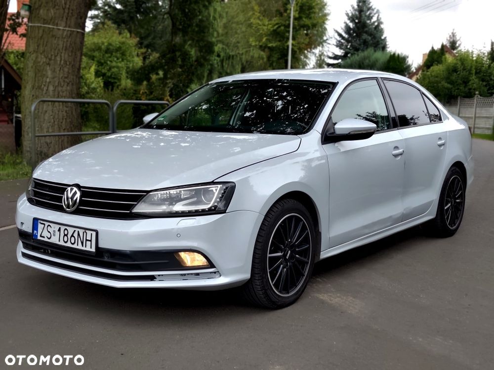 Volkswagen Jetta - 1
