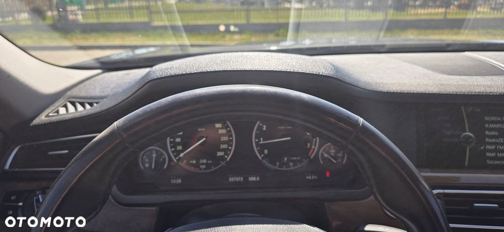 BMW Seria 7 740i - 9
