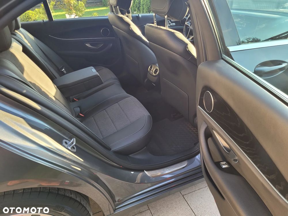 Mercedes-Benz Klasa E 220 d 4-Matic - 12