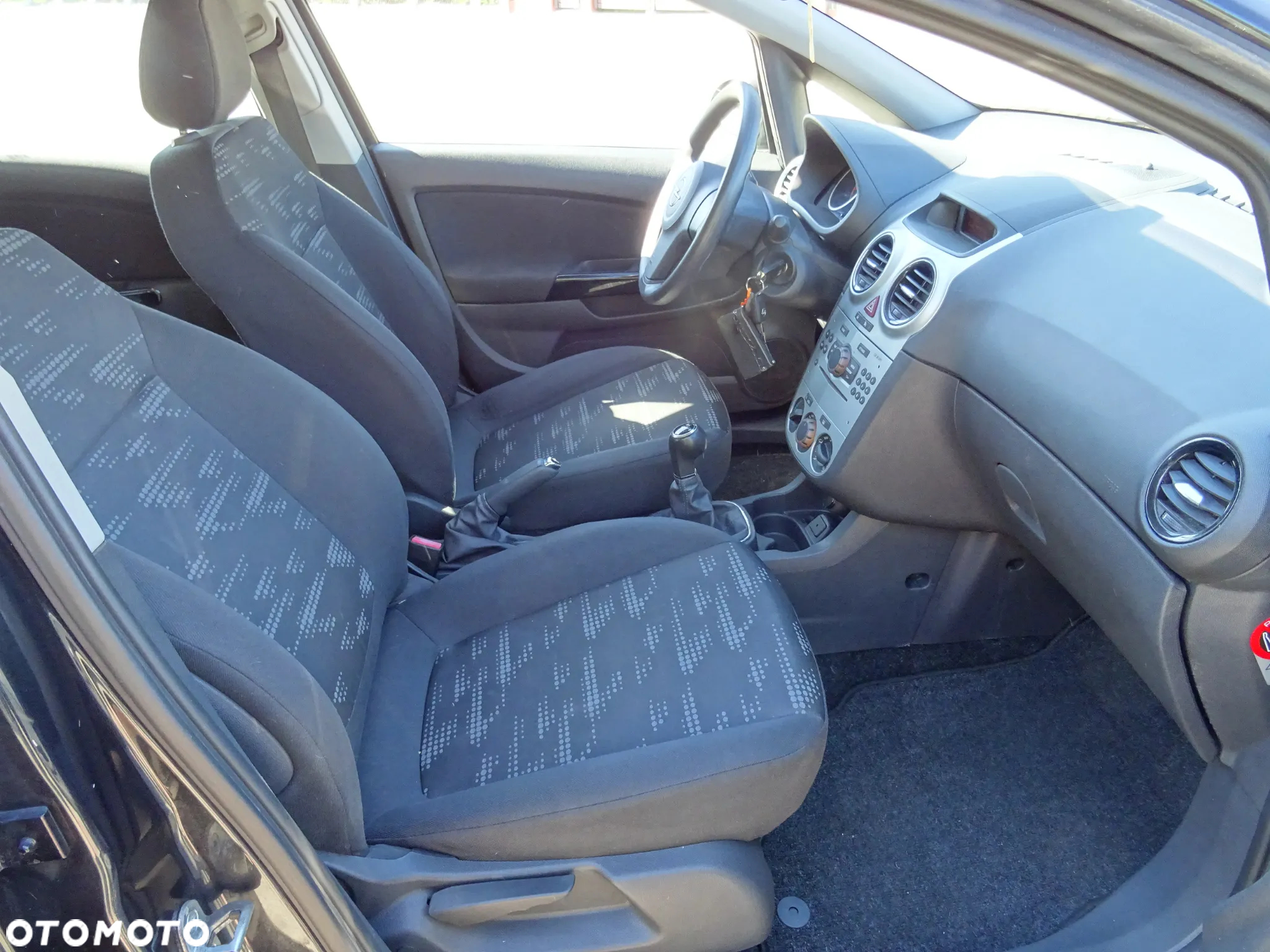 Opel Corsa 1.4 16V Satellite - 18