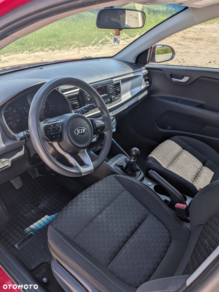 Kia Rio 1.2 L - 6