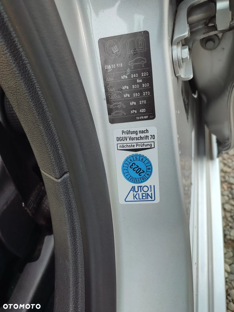 Opel Astra 1.6 CDTI Sport - 12