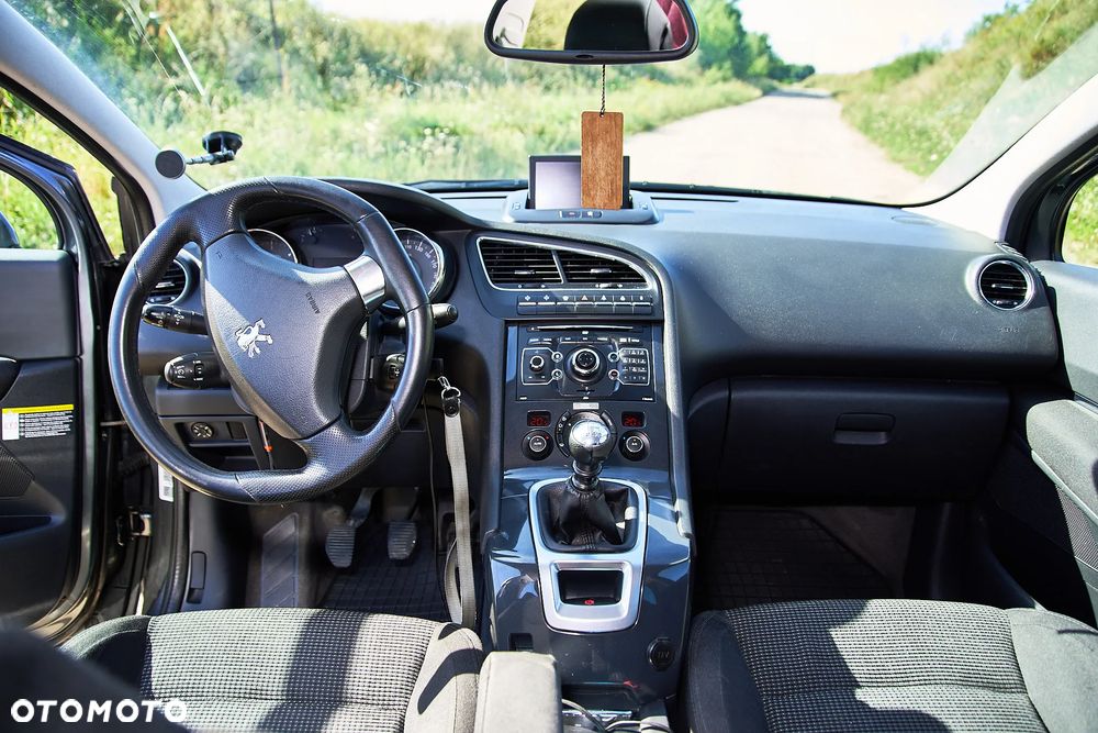 Peugeot 5008 2.0 HDi Premium + - 16