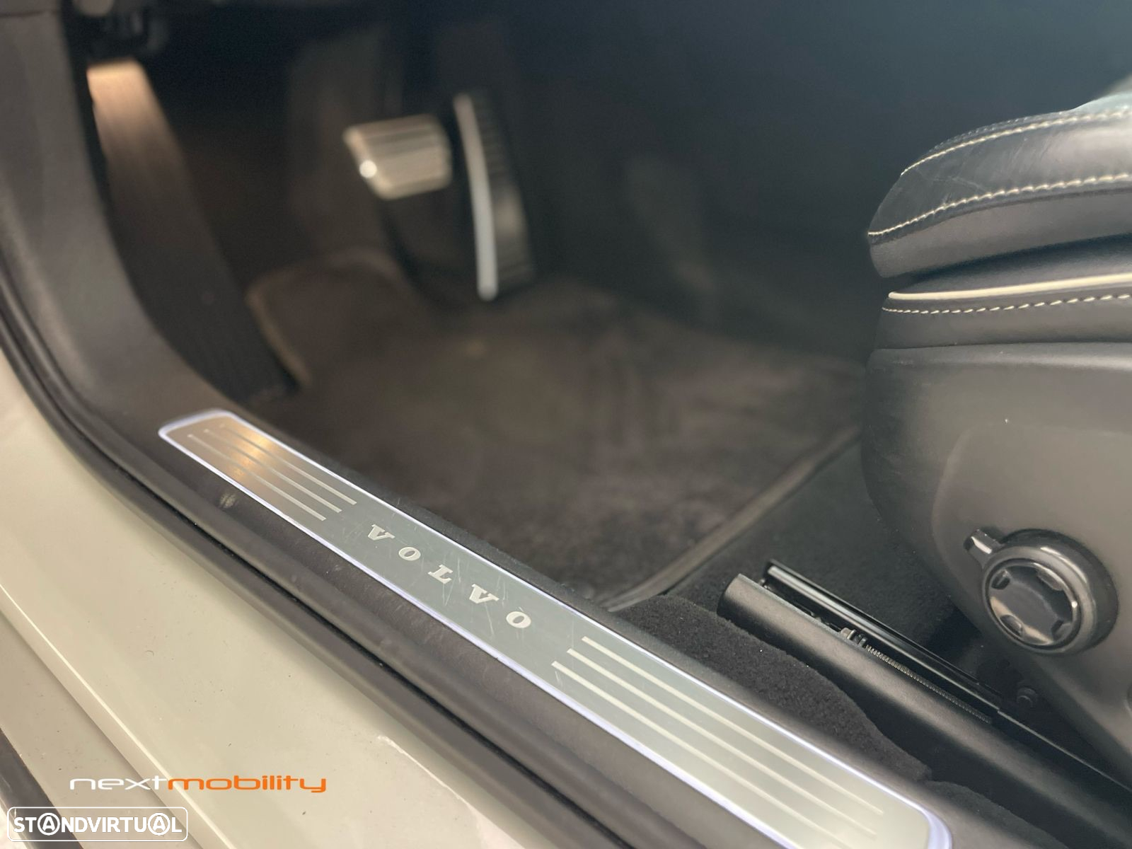 Volvo V90 2.0 B4 R-Design Geartronic - 28