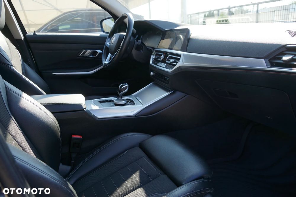 BMW Seria 3 320d xDrive Sport Line - 29