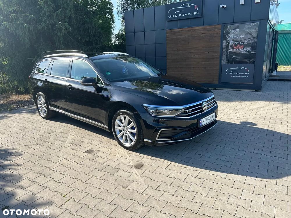 Volkswagen Passat - 1