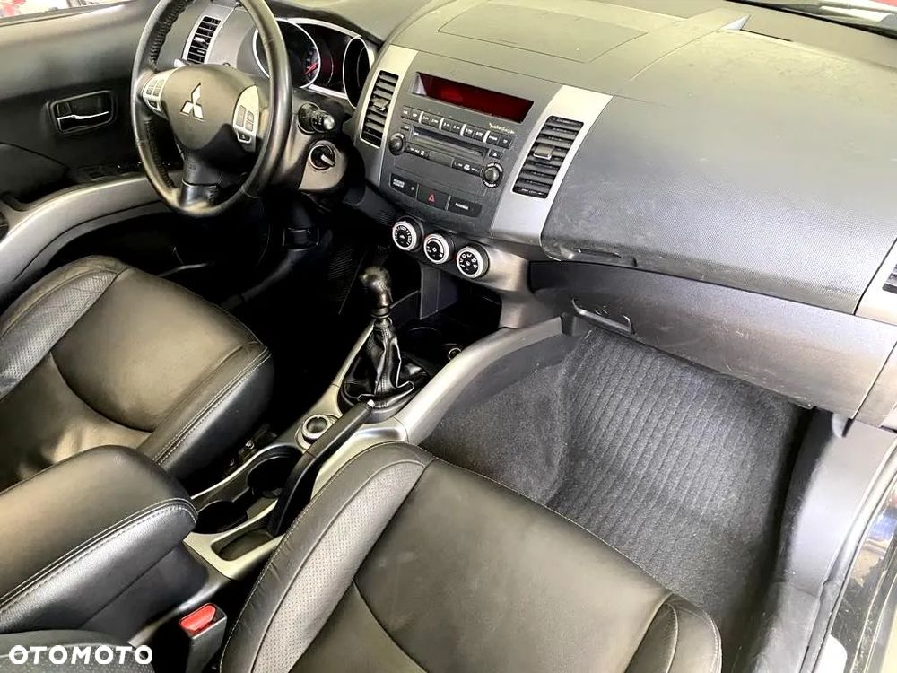 Mitsubishi Outlander 2.0 DID Instyle NAVI - 21