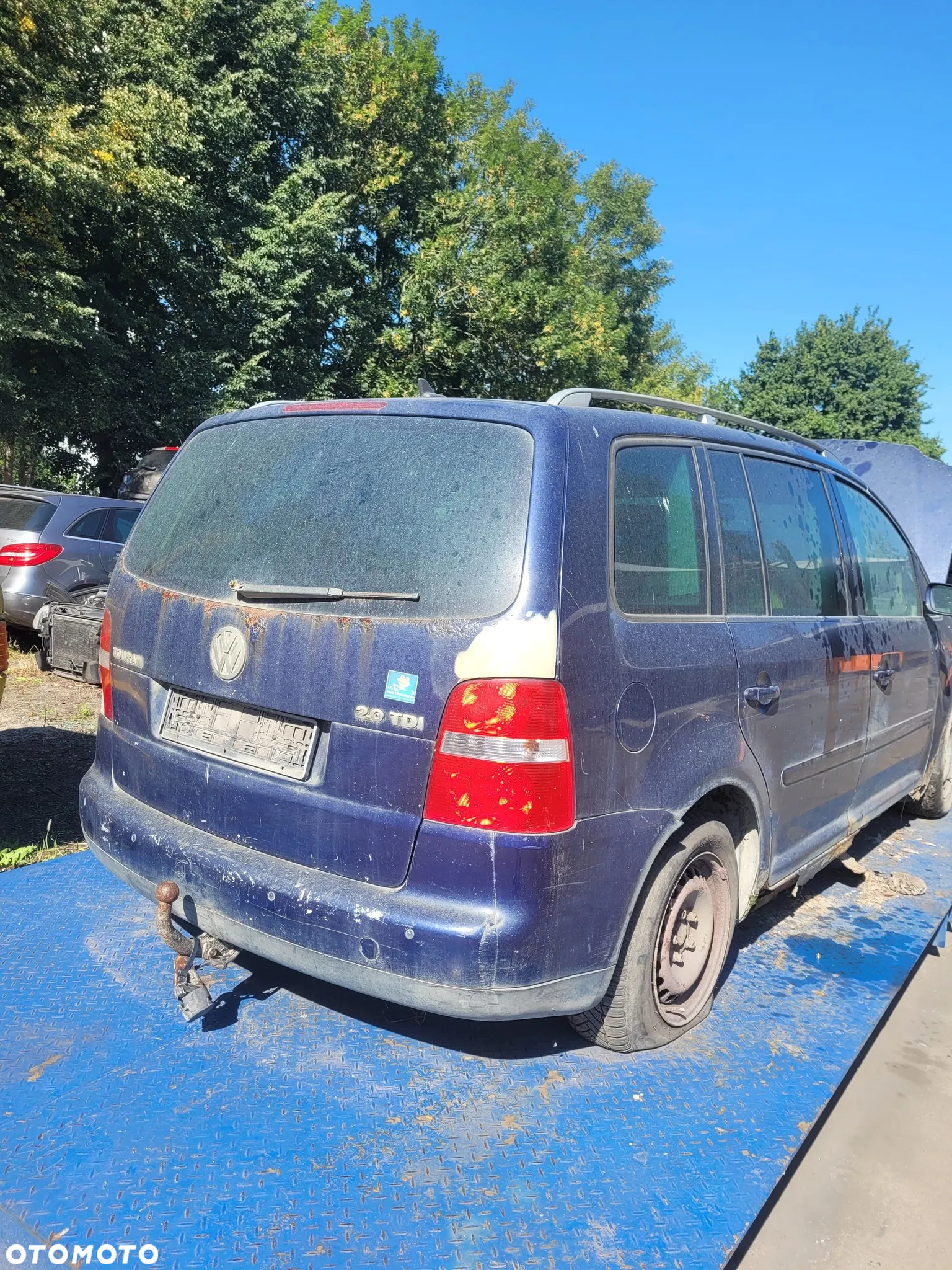 Części- Volkswagen Touran  Pojemność: 1968 Moc: 103 kW  Diesel  2004r. - 3