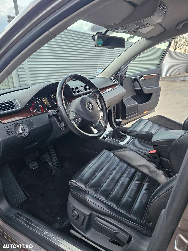 Volkswagen Passat 2.0 TDI DPF Sportline - 5