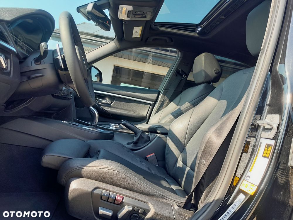 BMW Seria 3 330i - 16