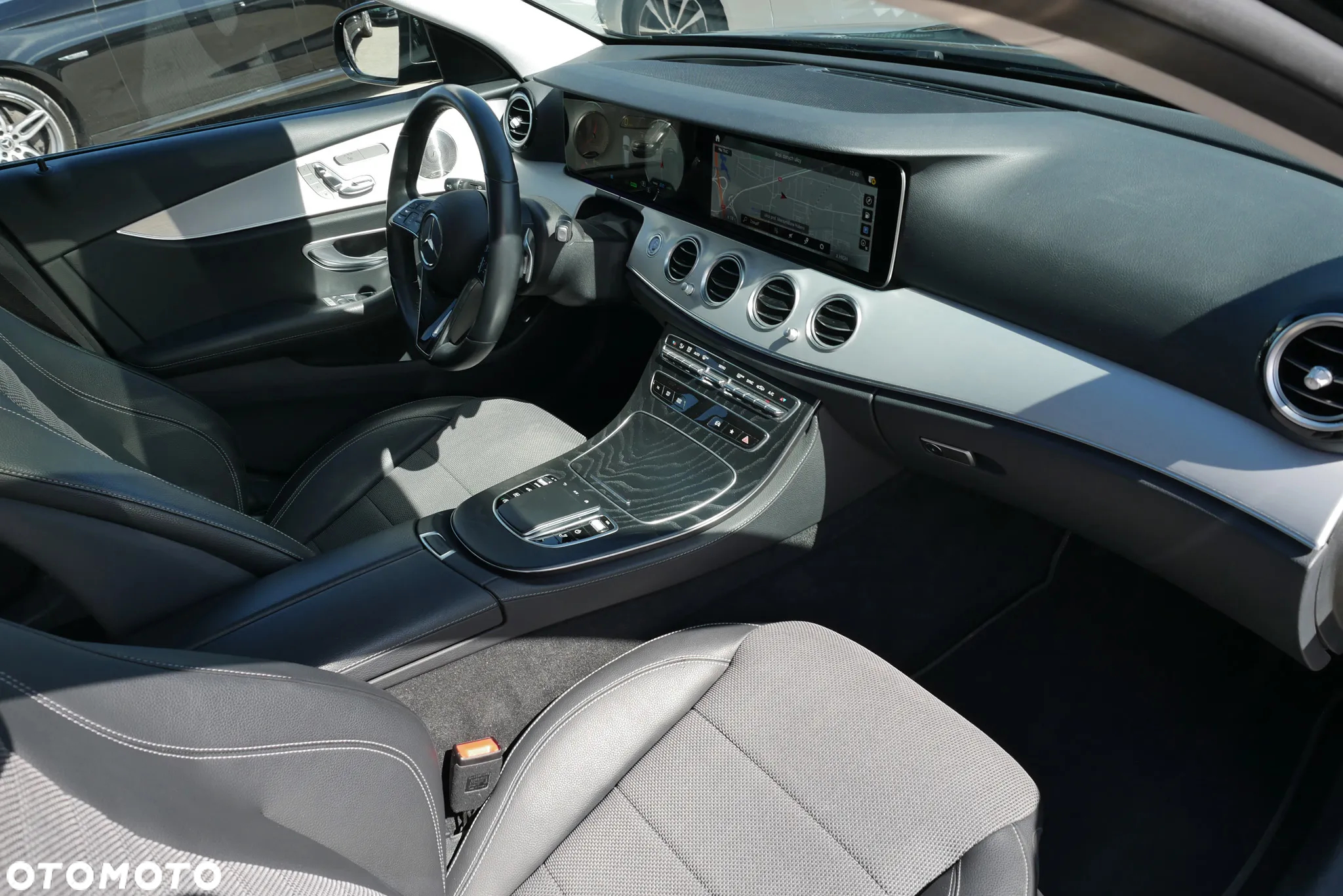 Mercedes-Benz Klasa E 220 d 4Matic T 9G-TRONIC Avantgarde - 12
