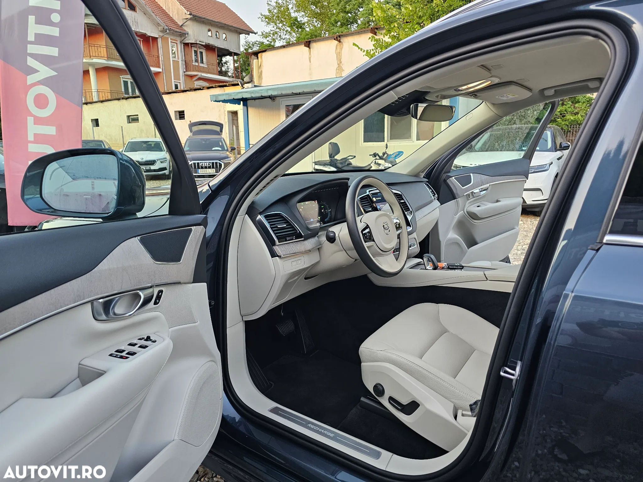Volvo XC 90 T8 AWD Plug-in Hybrid Plus Dark - 18