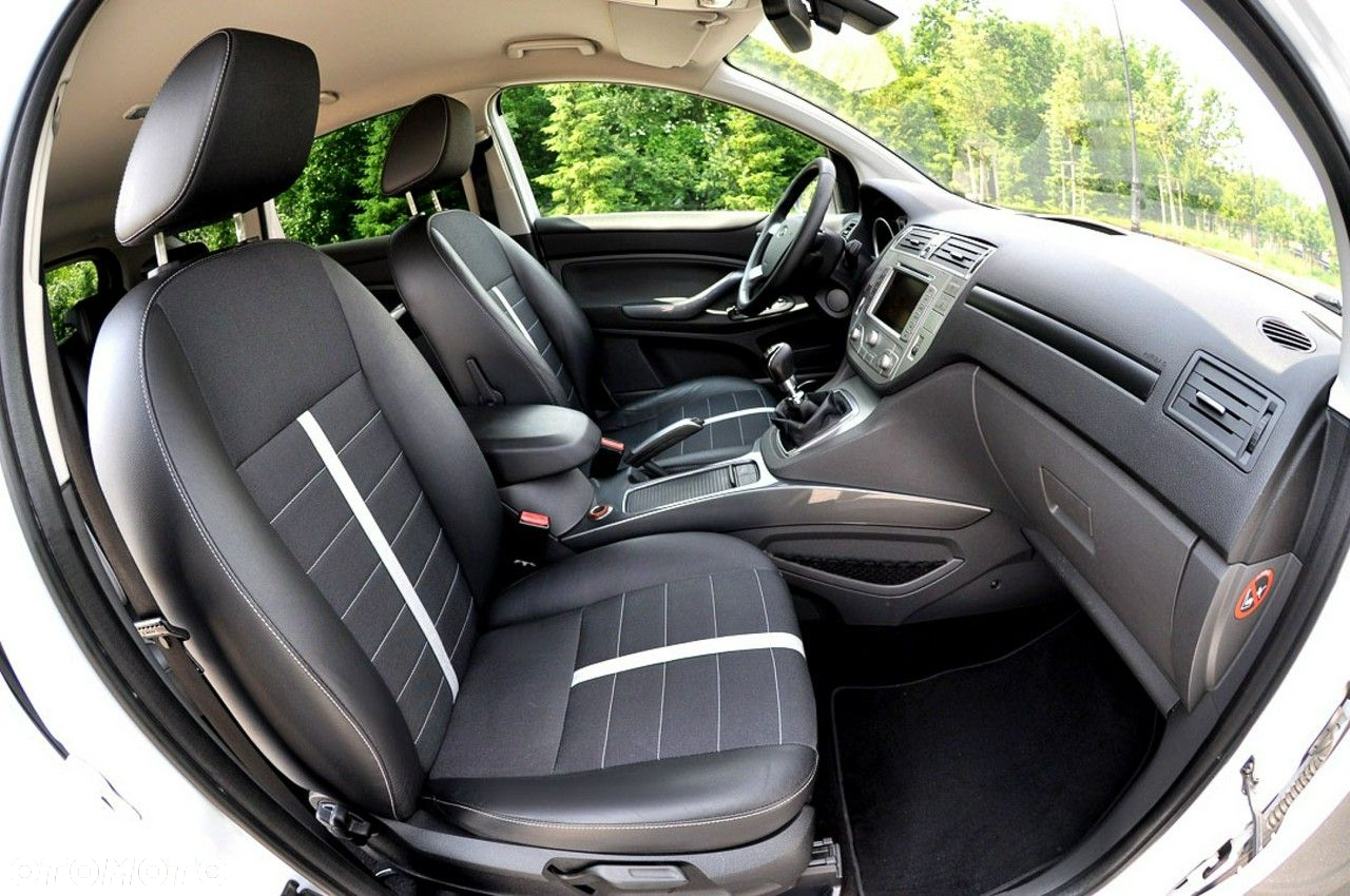Ford Kuga 2.0 TDCi 2x4 Titanium - 8