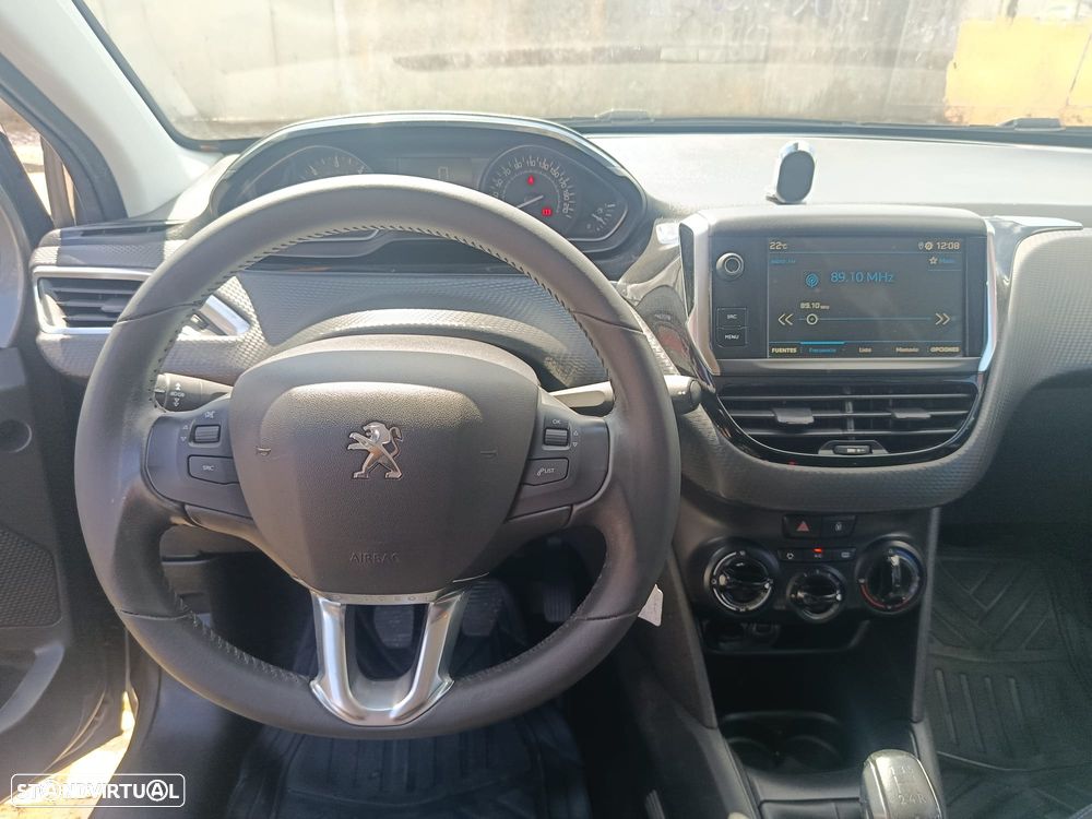 Peugeot 208 1.5 BlueHDi Signature - 14