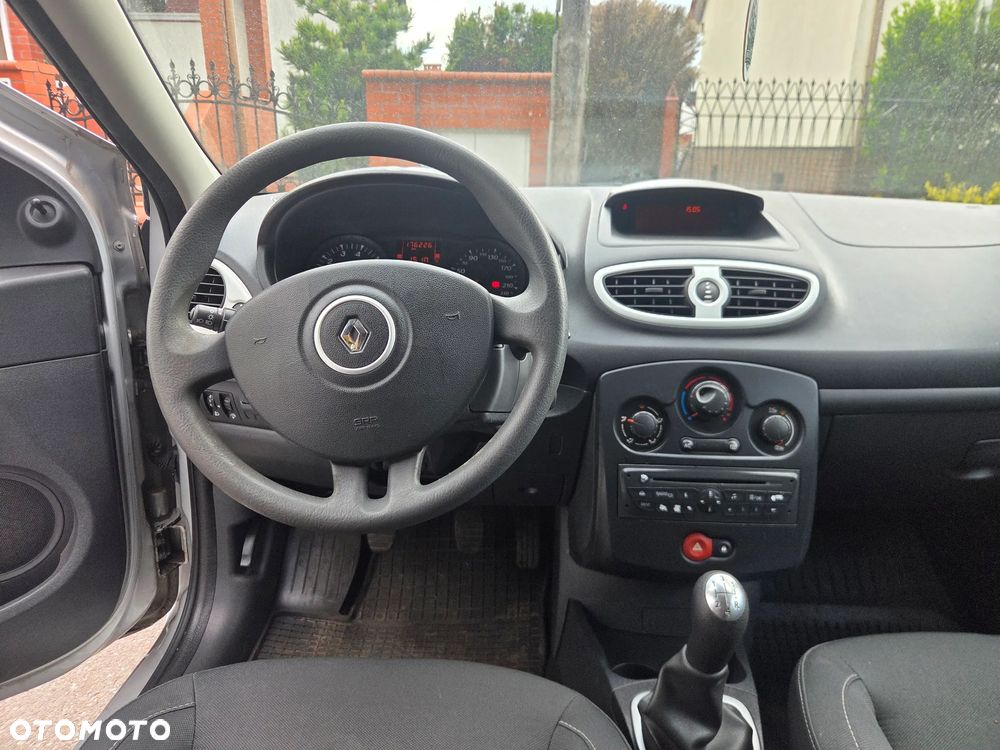 Renault Clio - 14