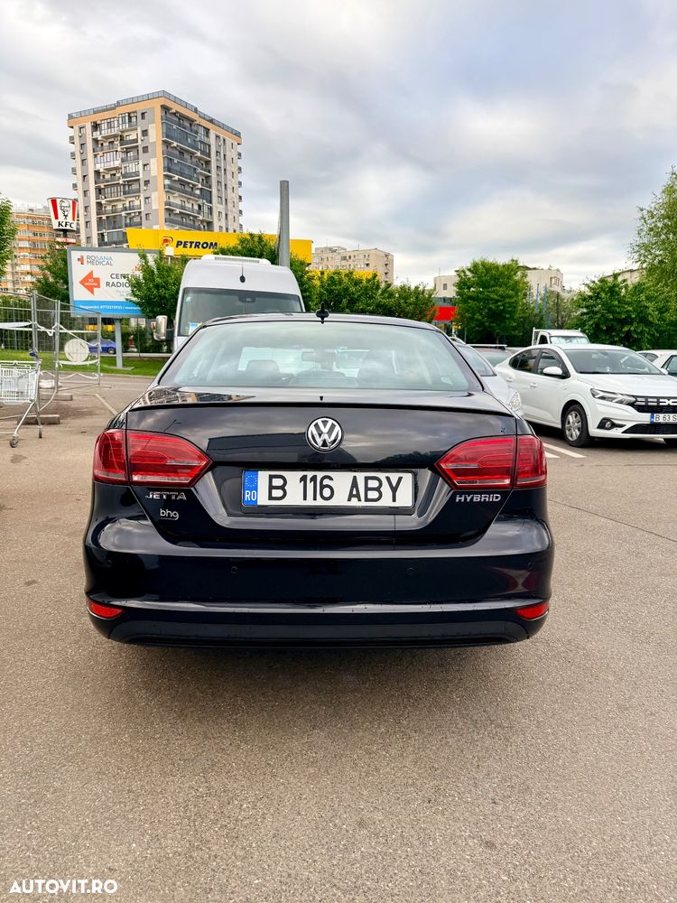Volkswagen Jetta - 4