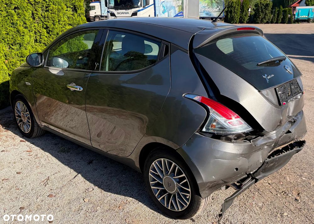 Lancia Ypsilon 1.2 8V Gold - 32
