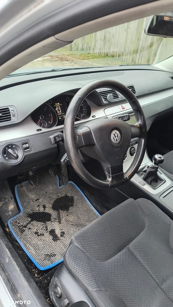 Volkswagen Passat 2.0 TDI Comfortline - 5