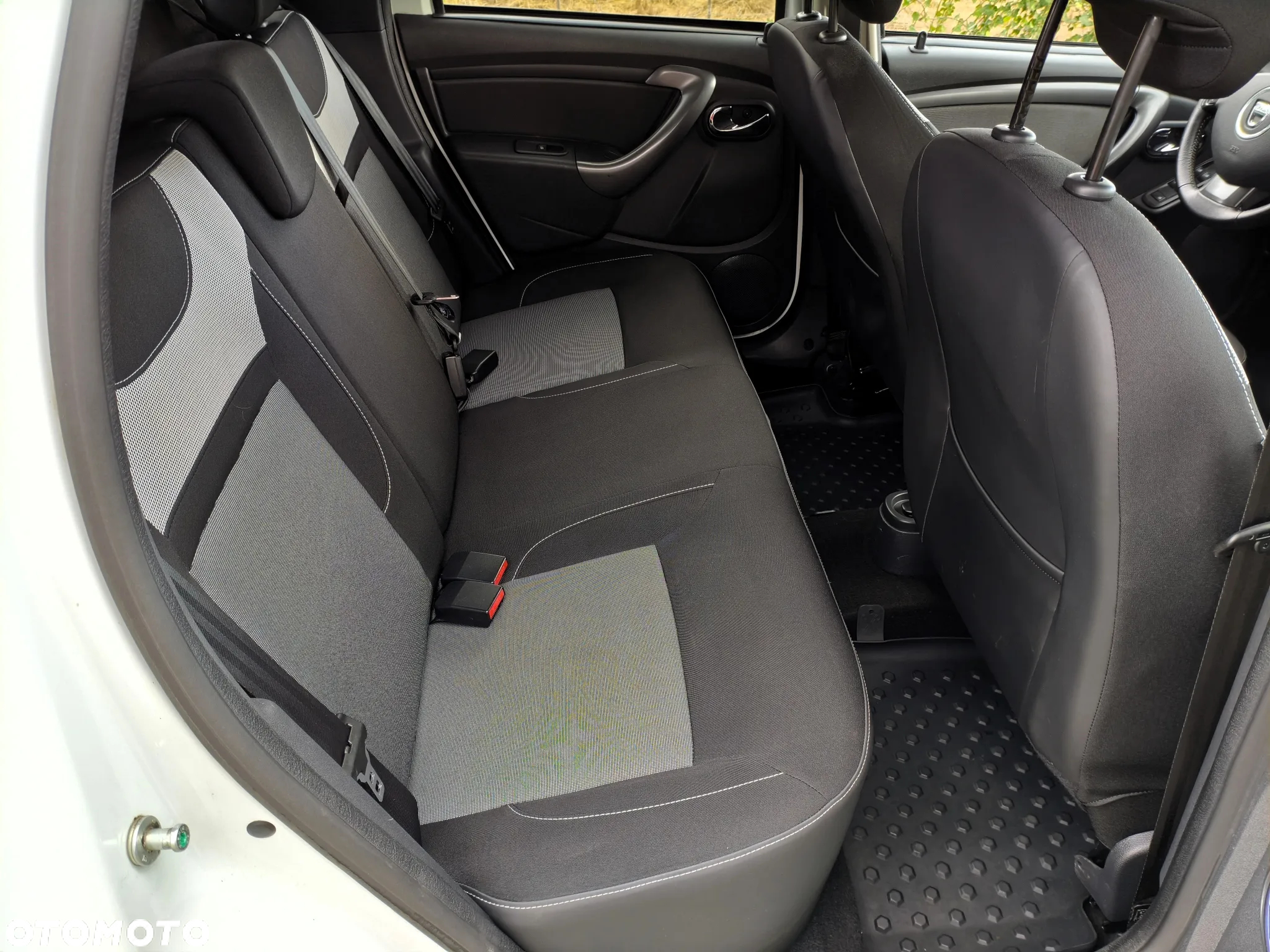 Dacia Duster 1.2 TCe Laureate 4x4 S&S EU6 - 14