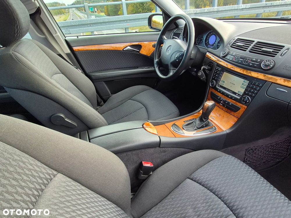 Mercedes-Benz E-Class 2006 photo 3