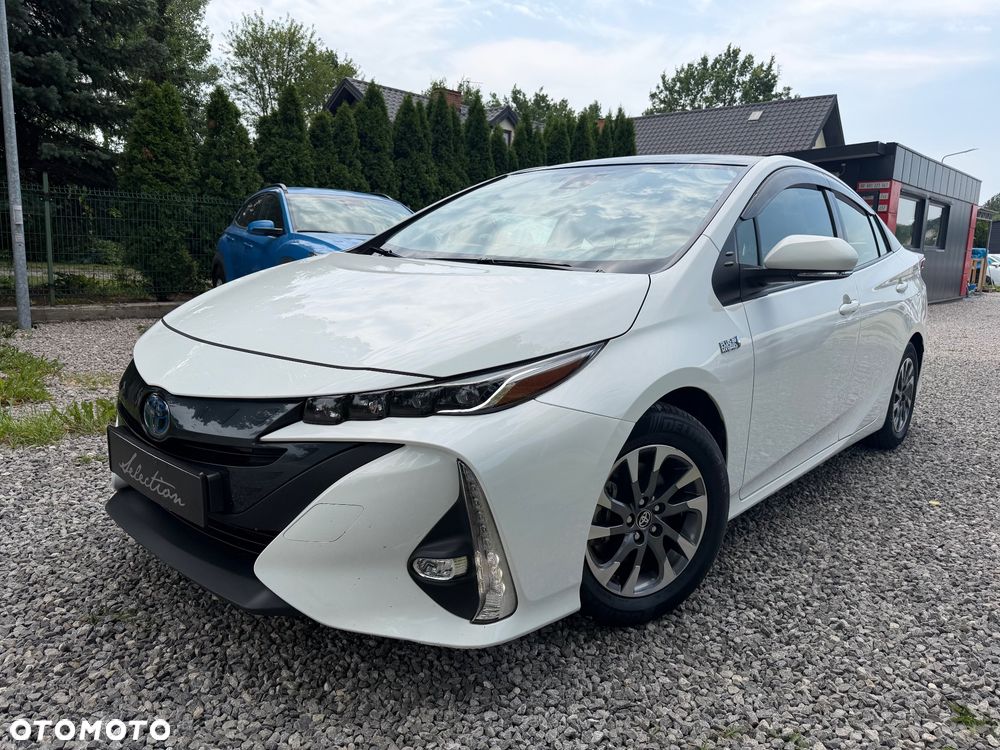 Toyota Prius (Hybrid) Life - 1