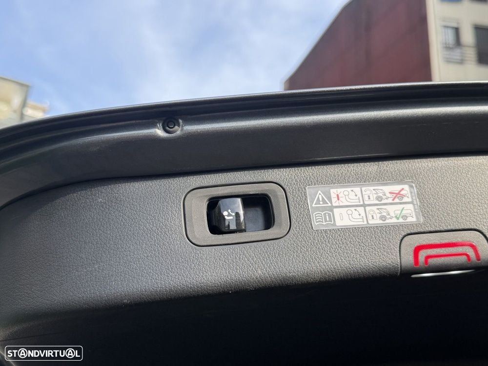 Mercedes-Benz C 300 e T 9G-TRONIC AMG Line — fotografia 12