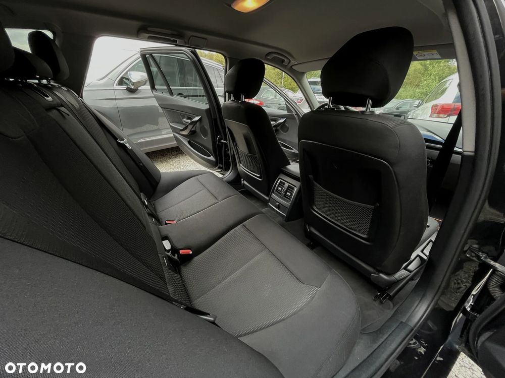 BMW Seria 3 320d Touring Advantage - 18