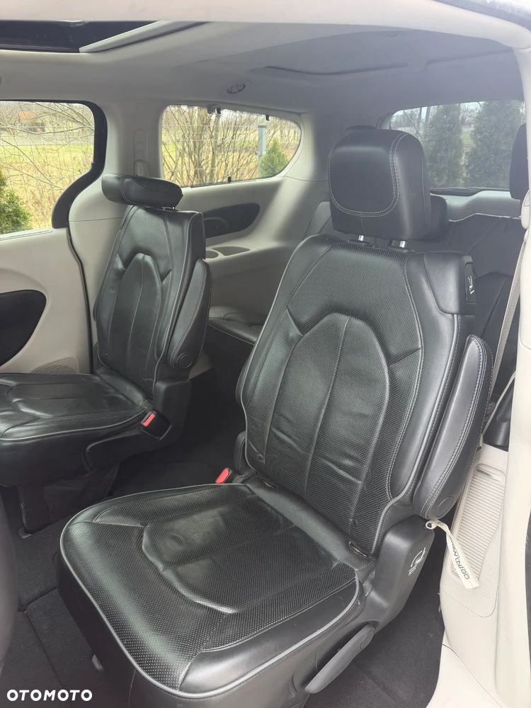 Chrysler Pacifica - 39