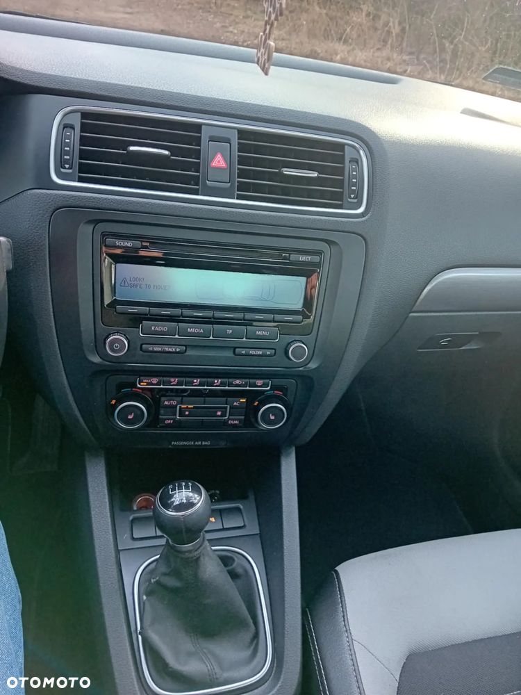 Volkswagen Jetta 1.6 TDI Highline - 4