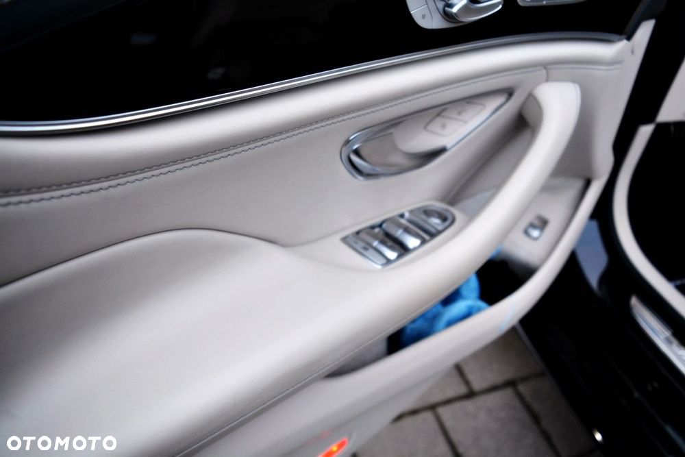 Mercedes-Benz AMG GT 43 4Matic+ Speedshift TCT 9G - 28