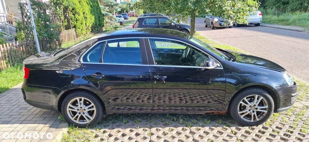 Volkswagen Jetta 1.6 FSI Comfortline - 4