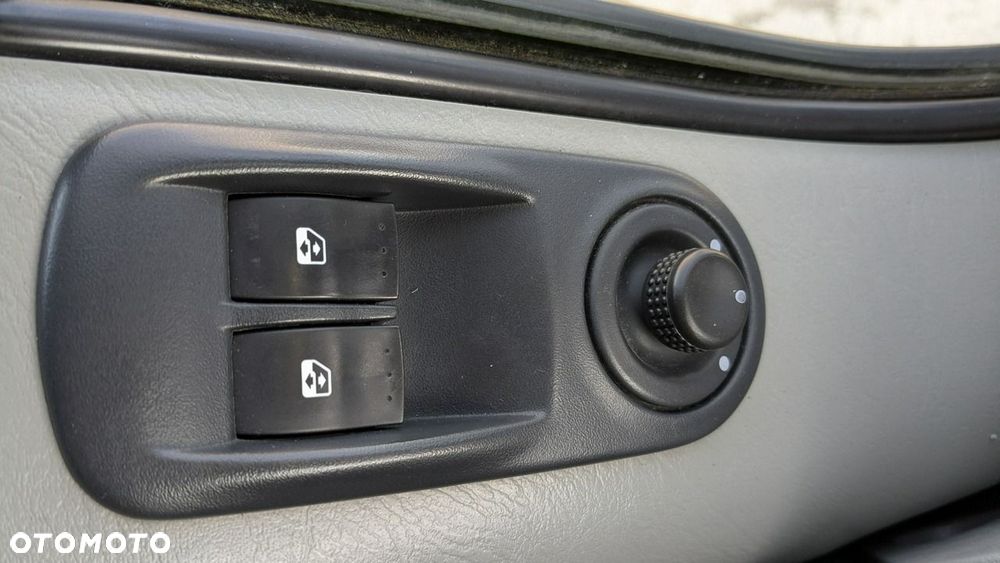 Opel Vivaro - 28