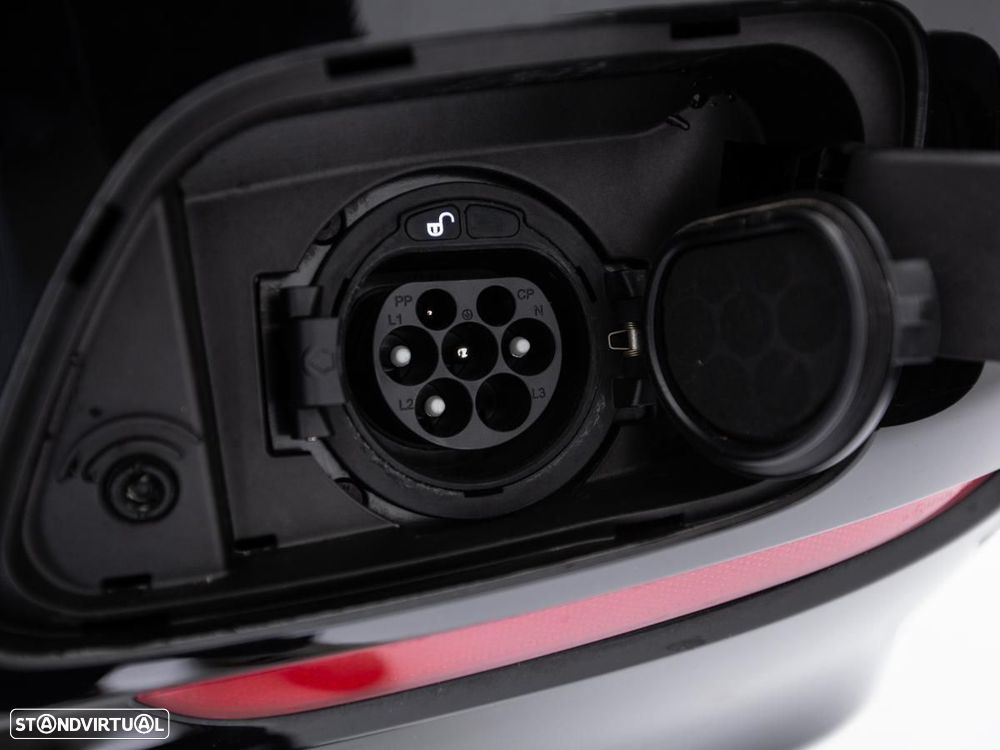 Mercedes-Benz E 300 de 4Matic 9G-TRONIC AMG Line — fotografia 13
