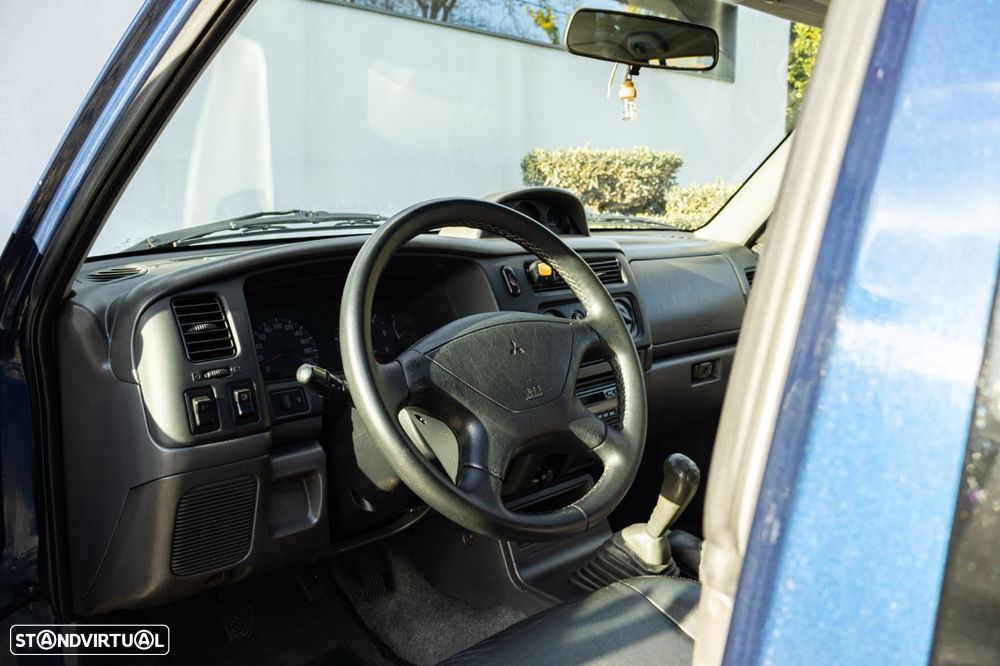 Mitsubishi Pajero Sport 2.5 TD GLS - 12