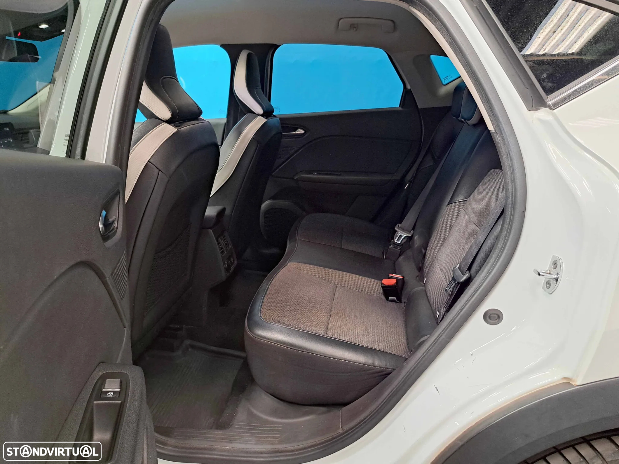 Renault Captur 1.5 dCi Exclusive EDC - 22