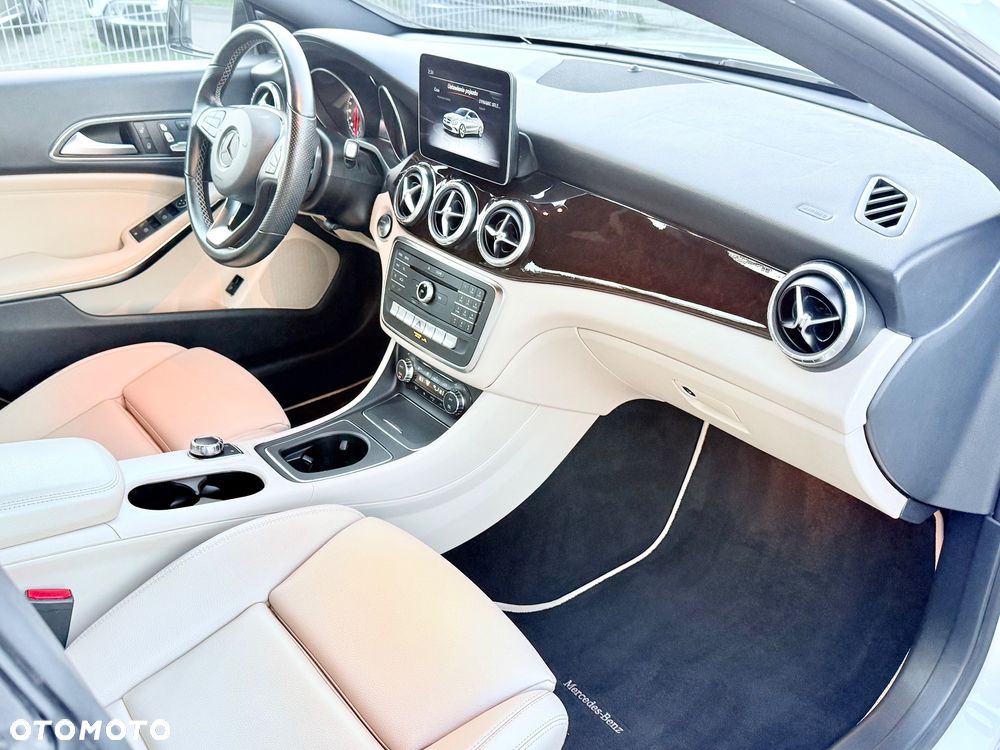 Mercedes-Benz CLA 250 4-Matic AMG Line - 38
