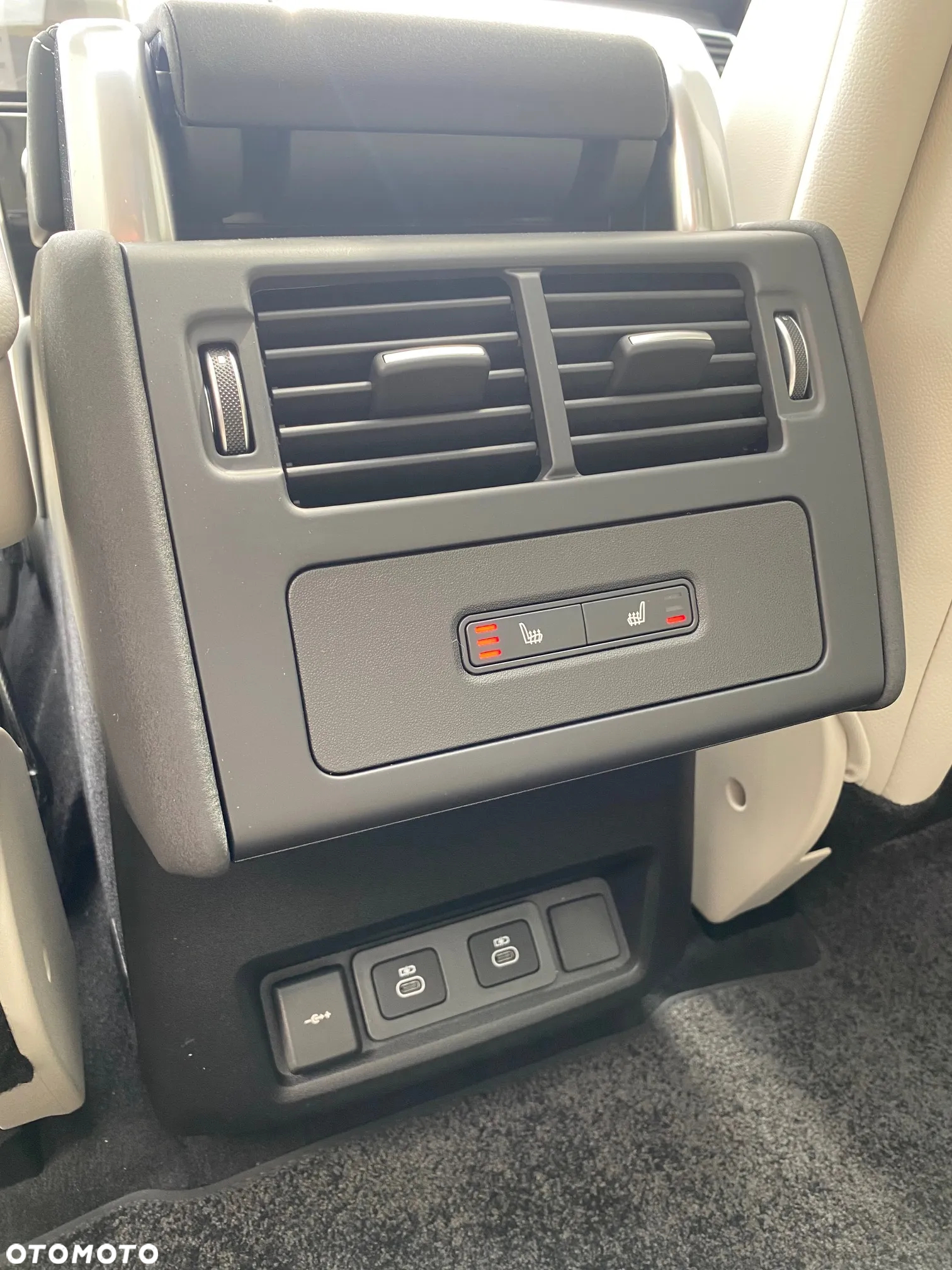 Land Rover Discovery V 3.0 D250 mHEV R-Dynamic SE - 13